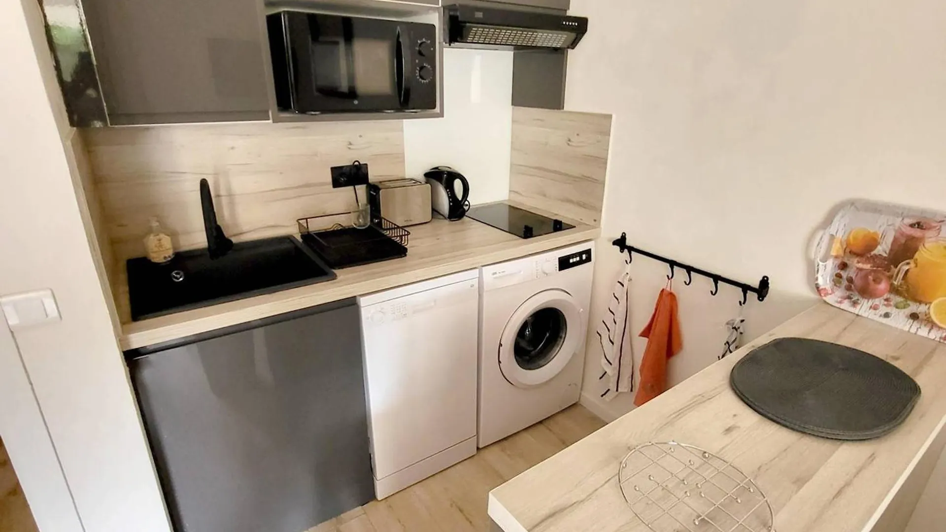 T2 Renove Avec Parking, Wi-Fi, Clim Mobile, A 400M Plages/Commerces - Piscine/Tennis/Promenades - Fr-1-316-338 Сис-Фур-Ле-Пляж 0*,  Франция